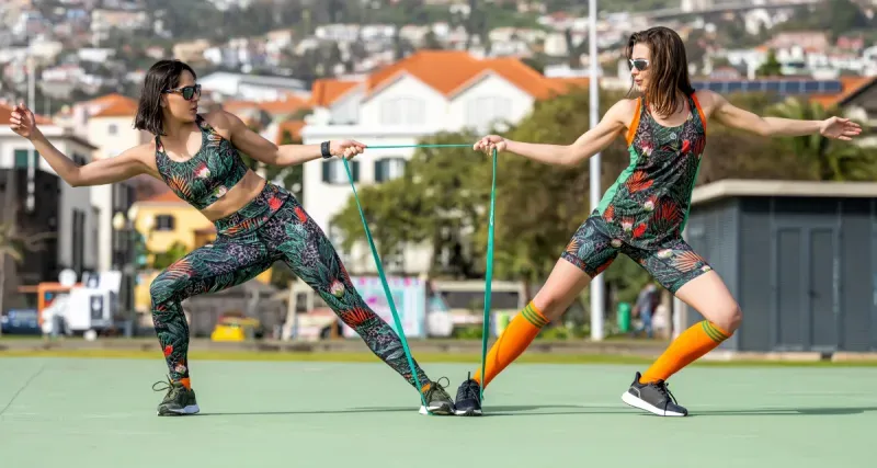 Topy sportowe - niezbędny element stroju na siłownię dla każdej kobiety